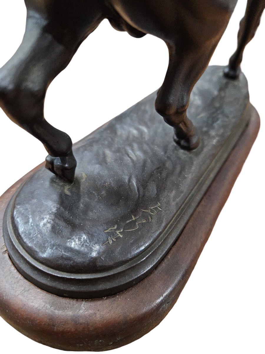 Signed Bronze Horse Sculpture on Wooden Base, Japan, Late Meiji–Taisho Period, Dynamic Equestrian Form, 25cm