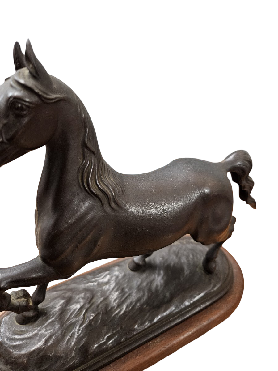 Signed Bronze Horse Sculpture on Wooden Base, Japan, Late Meiji–Taisho Period, Dynamic Equestrian Form, 25cm