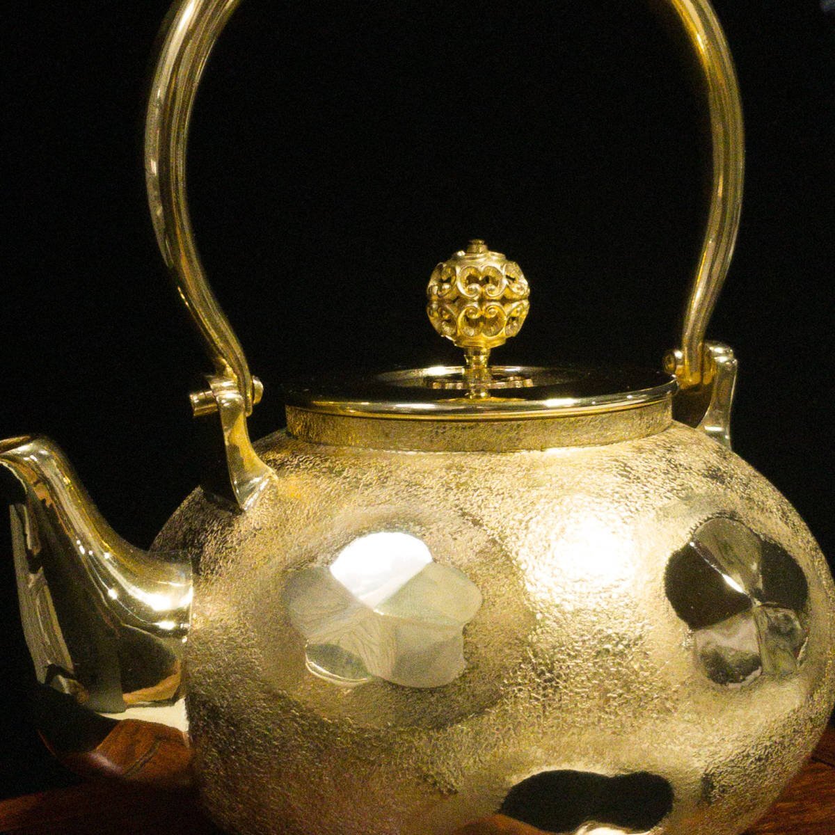 Solid Gold Japanese Kettle — Hand-Hammered Gold Tea Vessel — High-Weight Collector-Grade Metalwork