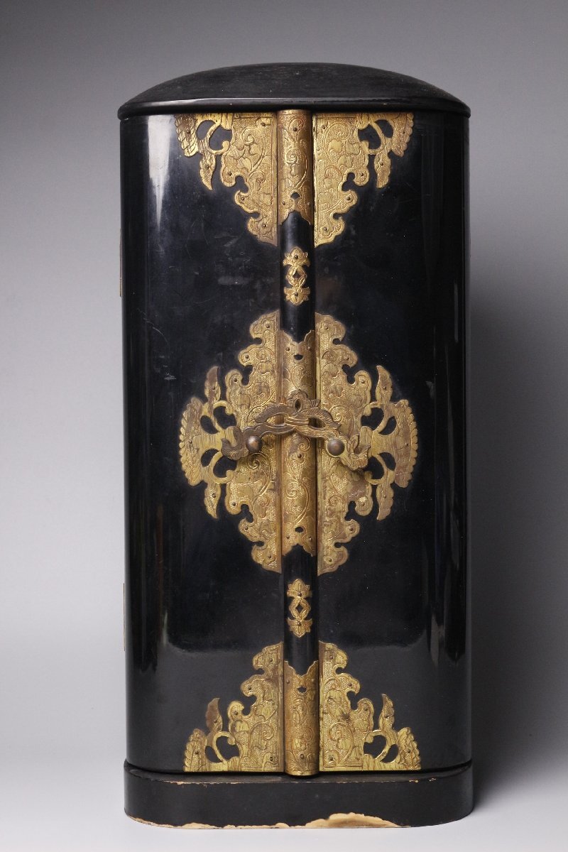 Showa-Era Gilt Wood Standing Amida Buddha in Zushi Shrine — 31.5 cm — Japanese Buddhist Sculpture with Lacquered Gilt Cabinet