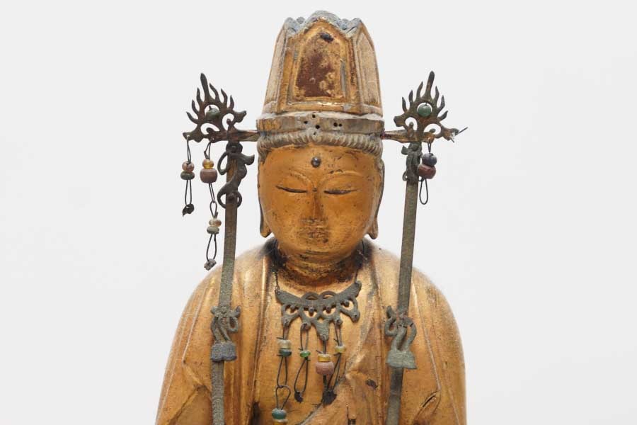 Standing Kannon Bosatsu (Avalokiteshvara) | Edo Period Wooden Statue with Carved Halo Mandorla | Gilt Details, Altar Base | 51 cm