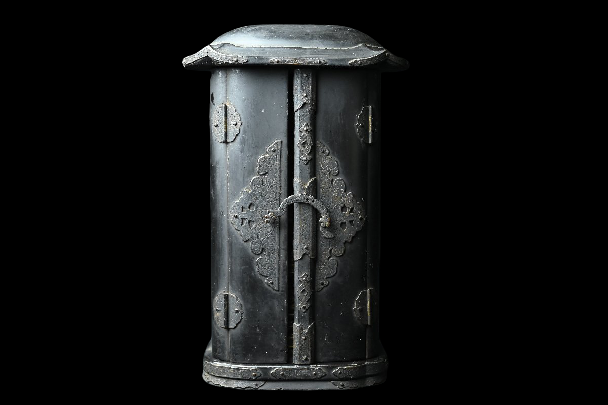 Temple-Withdrawn Seated Kannon Bosatsu in Portable Zushi — Late Edo to Early Meiji Wooden Devotional Icon (16.8 cm figure)