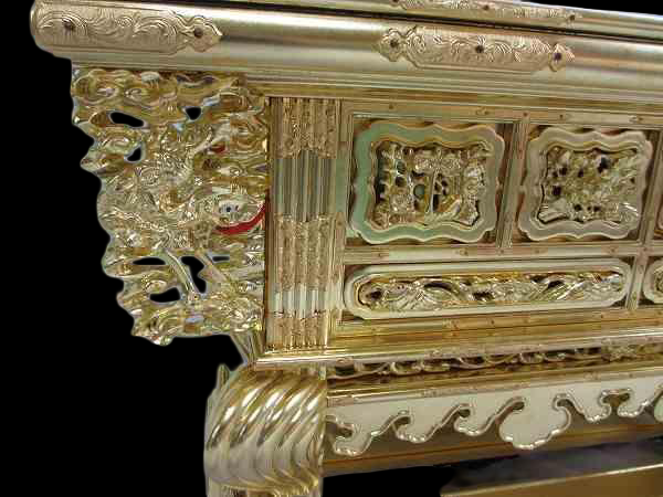 Honganji-Style Gilded Amida Hall Altar Table (18-go) — Handcrafted Temple Butsugu Stand — 54.5 cm Wide, Architectural Carving