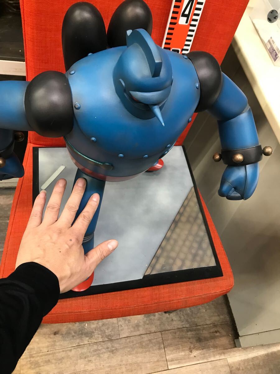 Large Tetsujin 28-go Sofubi Figure Retro Style with Diorama Base Japanese Robot