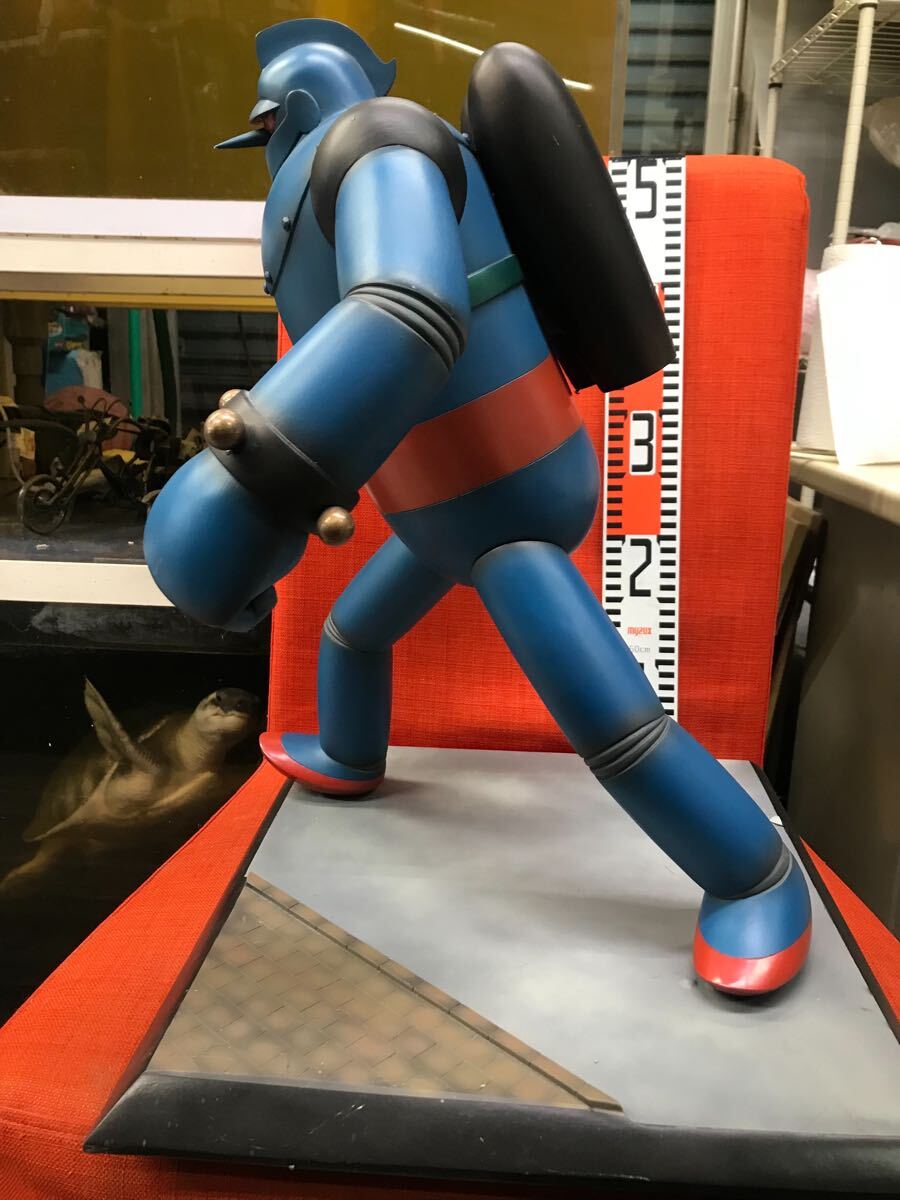 Large Tetsujin 28-go Sofubi Figure Retro Style with Diorama Base Japanese Robot