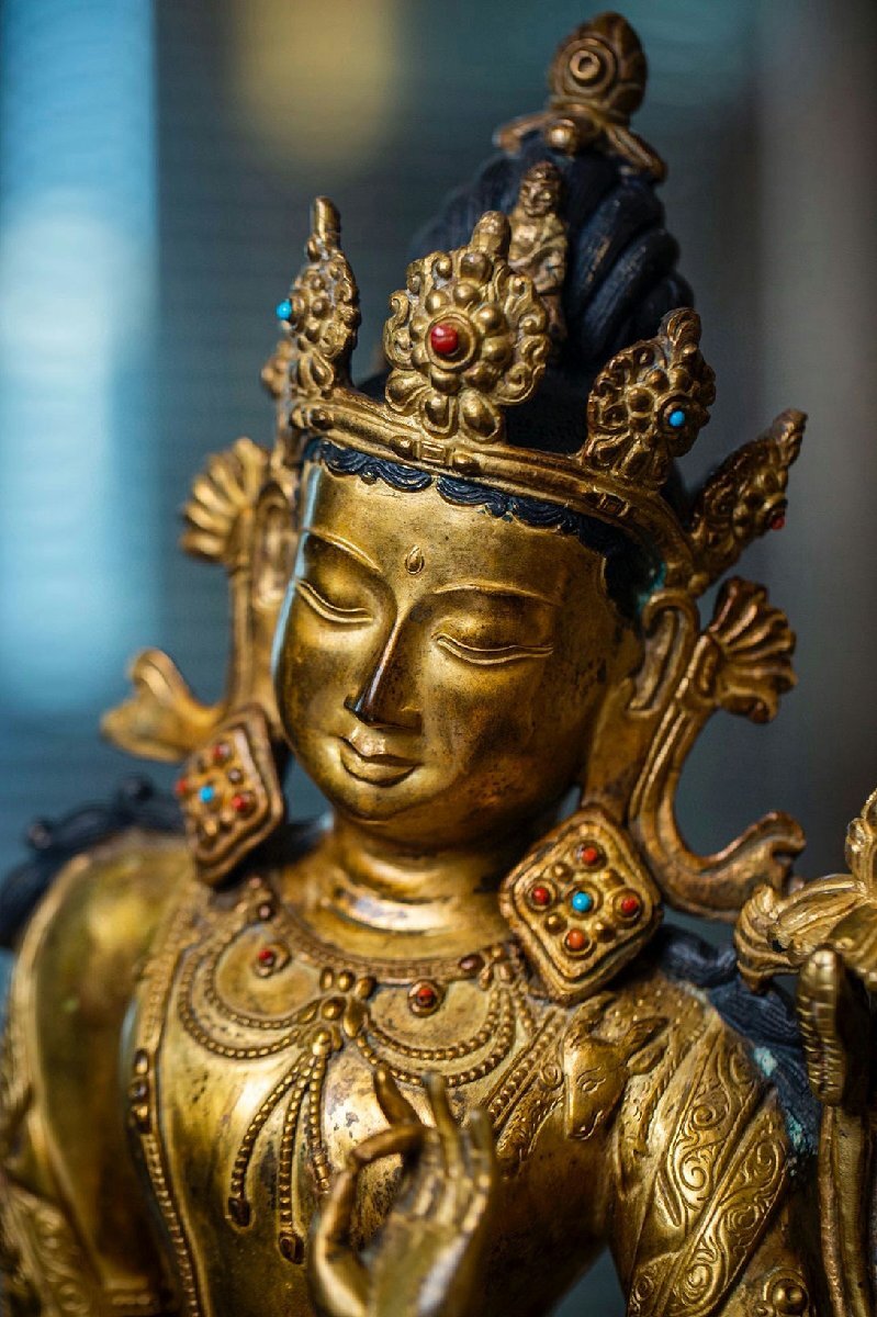 Antique Tibetan Gilt Jizai Kannon (Avalokiteshvara / Chenrezig), Himalayan Gilt Metal Bodhisattva Sculpture