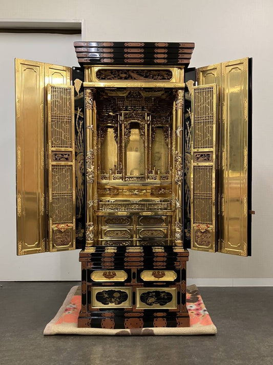 Traditional High-Relief Gold-Toned Butsudan Altar Cabinet — Large 156 cm Height / 65 cm Width — Lacquer & Gilt-Style Metalwork (Japan)