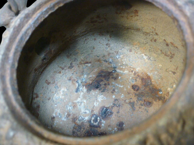 Ueda Terufusa Iron Kettle · Lotus-Leaf Form with Crab Relief & Signed Iron Lid · Iwate Nambu Craft · Round Tetsubin for Sencha