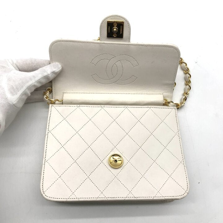 Vintage Chanel Mini Matelasse 18 White Lambskin Gold Hardware Chain Bag