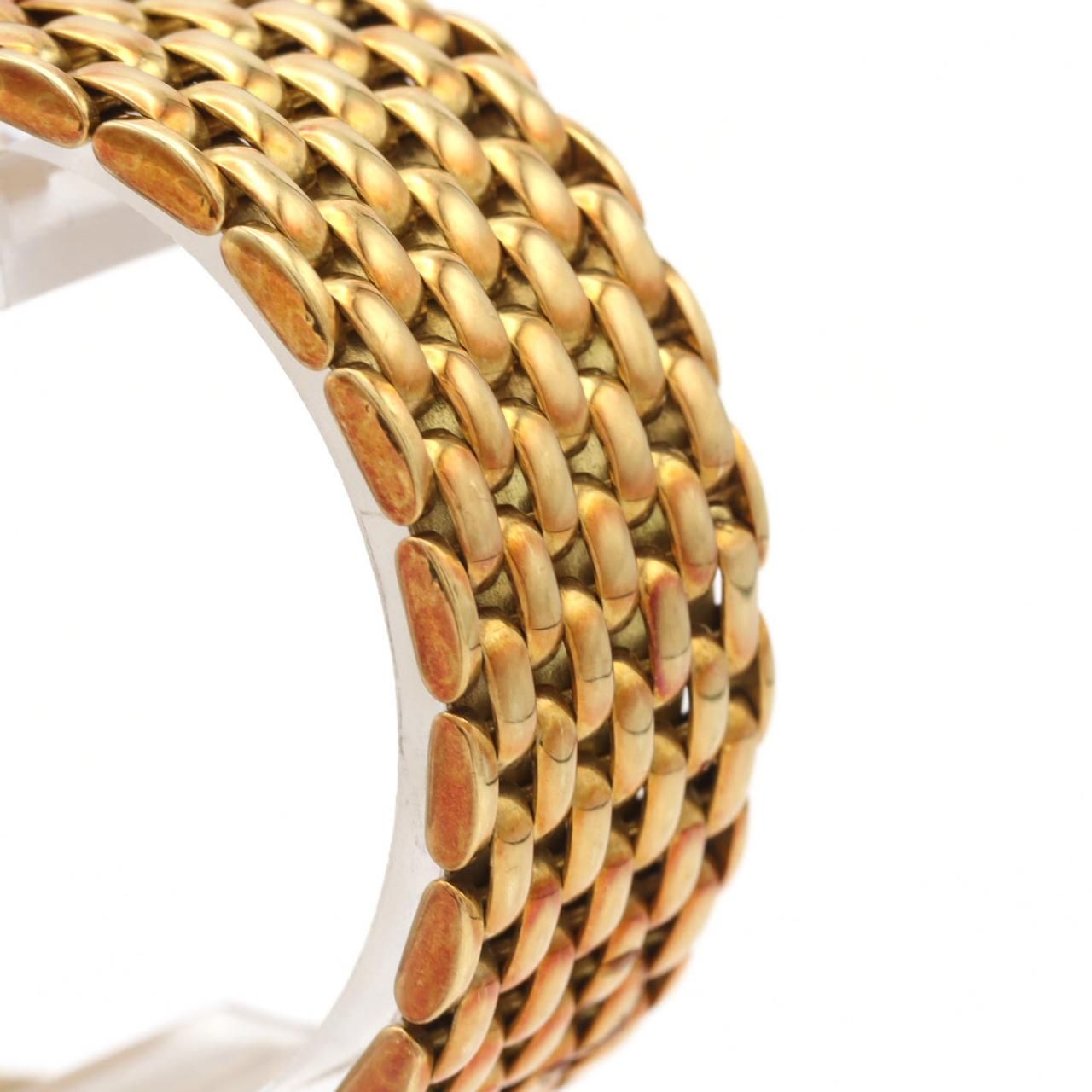 Vintage Longines Yellow Gold Quartz · 33mm Round Case · Integrated Gold Bracelet · Swiss Dress Watch