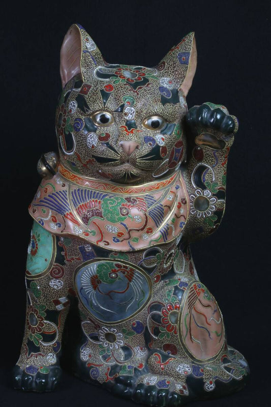 Monumental Kutani Ware Maneki-neko — Left-Paw Beckoning Fortune Cat — Large Hand-Painted Ceramic Sculpture (43 cm)