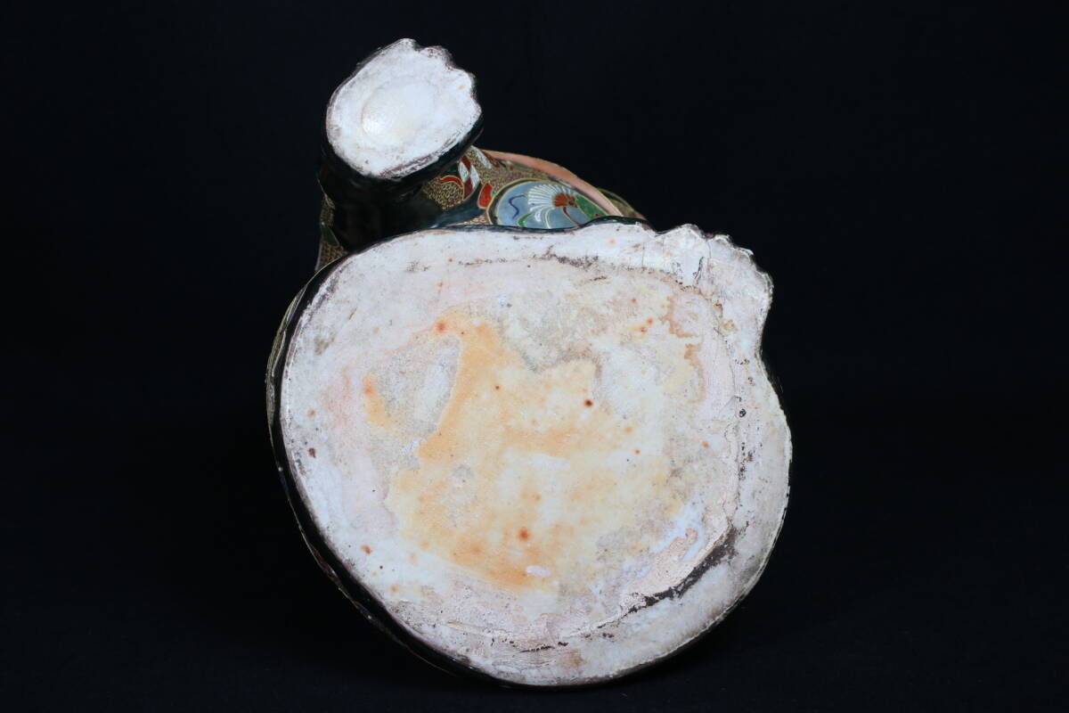 Monumental Kutani Ware Maneki-neko — Left-Paw Beckoning Fortune Cat — Large Hand-Painted Ceramic Sculpture (43 cm)