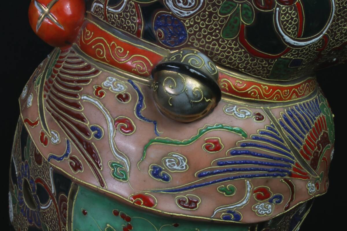 Monumental Kutani Ware Maneki-neko — Left-Paw Beckoning Fortune Cat — Large Hand-Painted Ceramic Sculpture (43 cm)