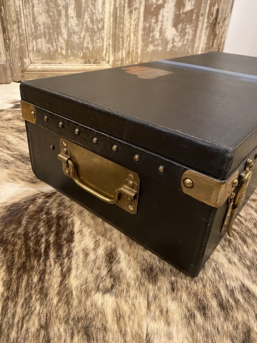 Louis Vuitton 1920s low black trunk, 89 cm, view 9 of 10