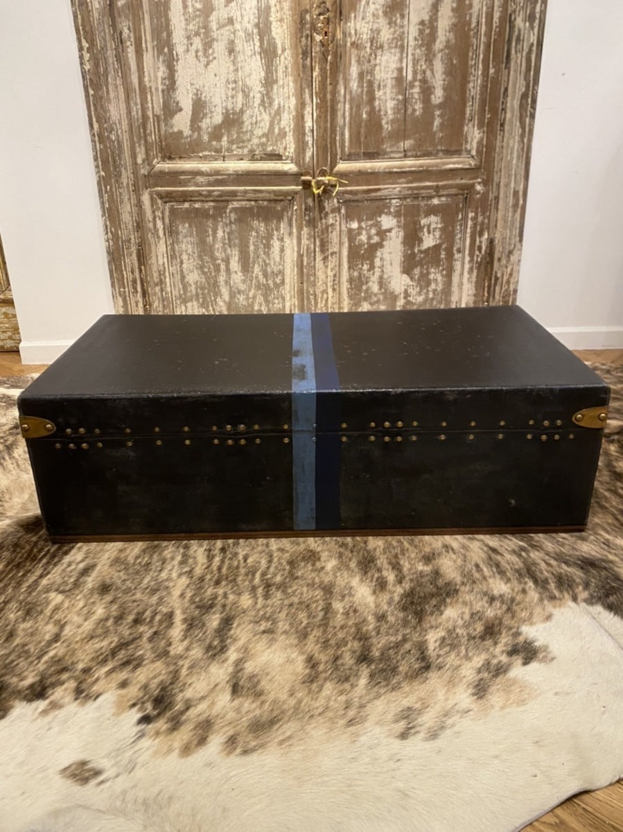 Louis Vuitton 1920s black trunk, blue stripe, 100 cm, view 2 of 9