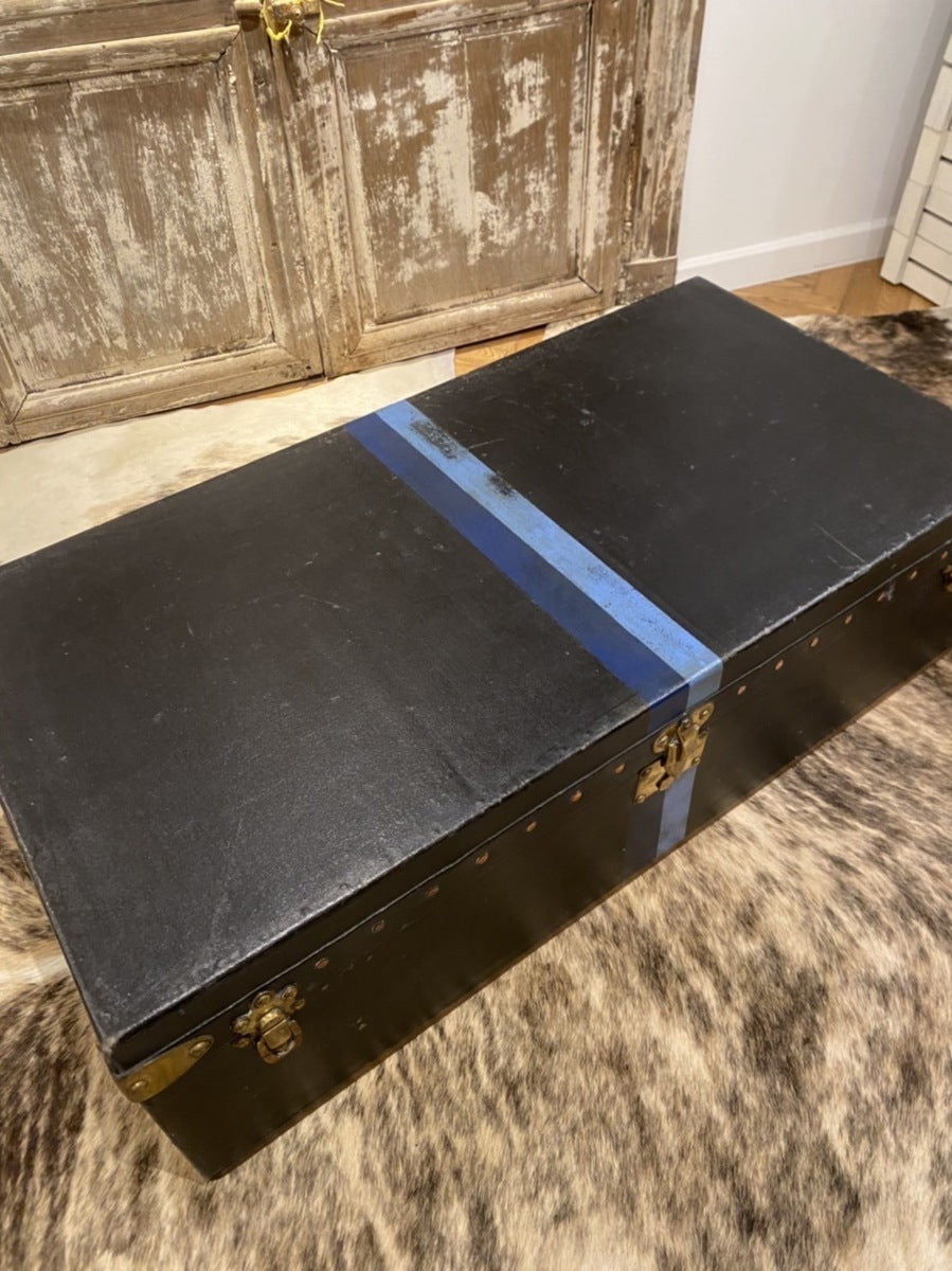 Louis Vuitton 1920s black trunk, blue stripe, 100 cm, view 4 of 9