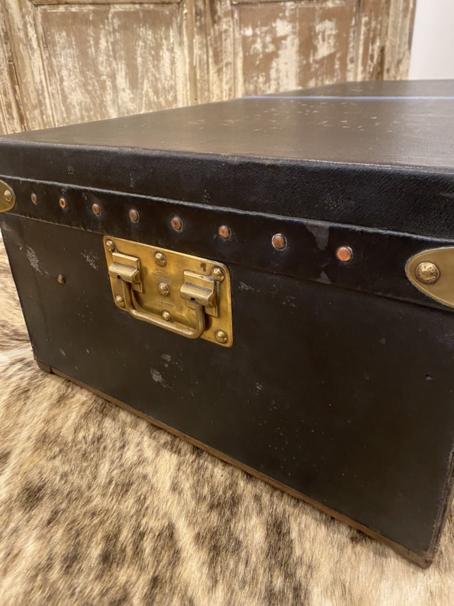 Louis Vuitton 1920s black trunk, blue stripe, 100 cm, view 6 of 9