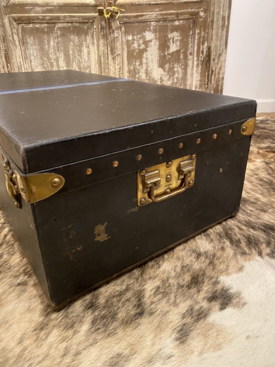 Louis Vuitton 1920s black trunk, blue stripe, 100 cm, view 7 of 9