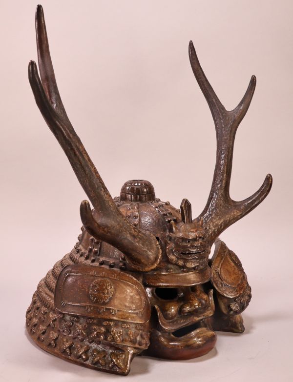 Bizen Yaki Oni Kabuto Okimono Sculpture — Antlered Guardian Helmet Form, Japanese Ceramic Art, Armor-Inspired Ornament (Bizen Ware)