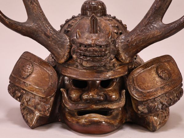 Bizen Yaki Oni Kabuto Okimono Sculpture — Antlered Guardian Helmet Form, Japanese Ceramic Art, Armor-Inspired Ornament (Bizen Ware)