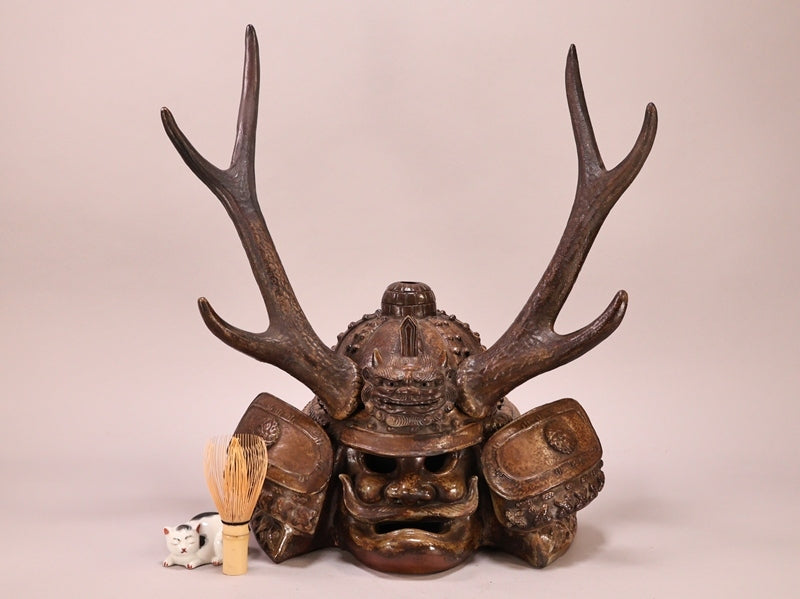 Bizen Yaki Oni Kabuto Okimono Sculpture — Antlered Guardian Helmet Form, Japanese Ceramic Art, Armor-Inspired Ornament (Bizen Ware)