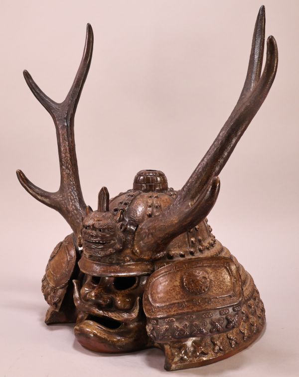 Bizen Yaki Oni Kabuto Okimono Sculpture — Antlered Guardian Helmet Form, Japanese Ceramic Art, Armor-Inspired Ornament (Bizen Ware)