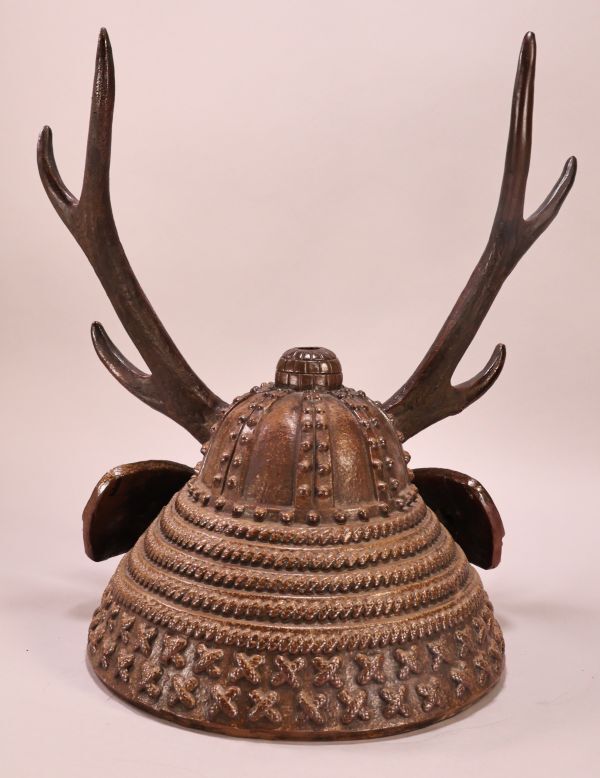 Bizen Yaki Oni Kabuto Okimono Sculpture — Antlered Guardian Helmet Form, Japanese Ceramic Art, Armor-Inspired Ornament (Bizen Ware)