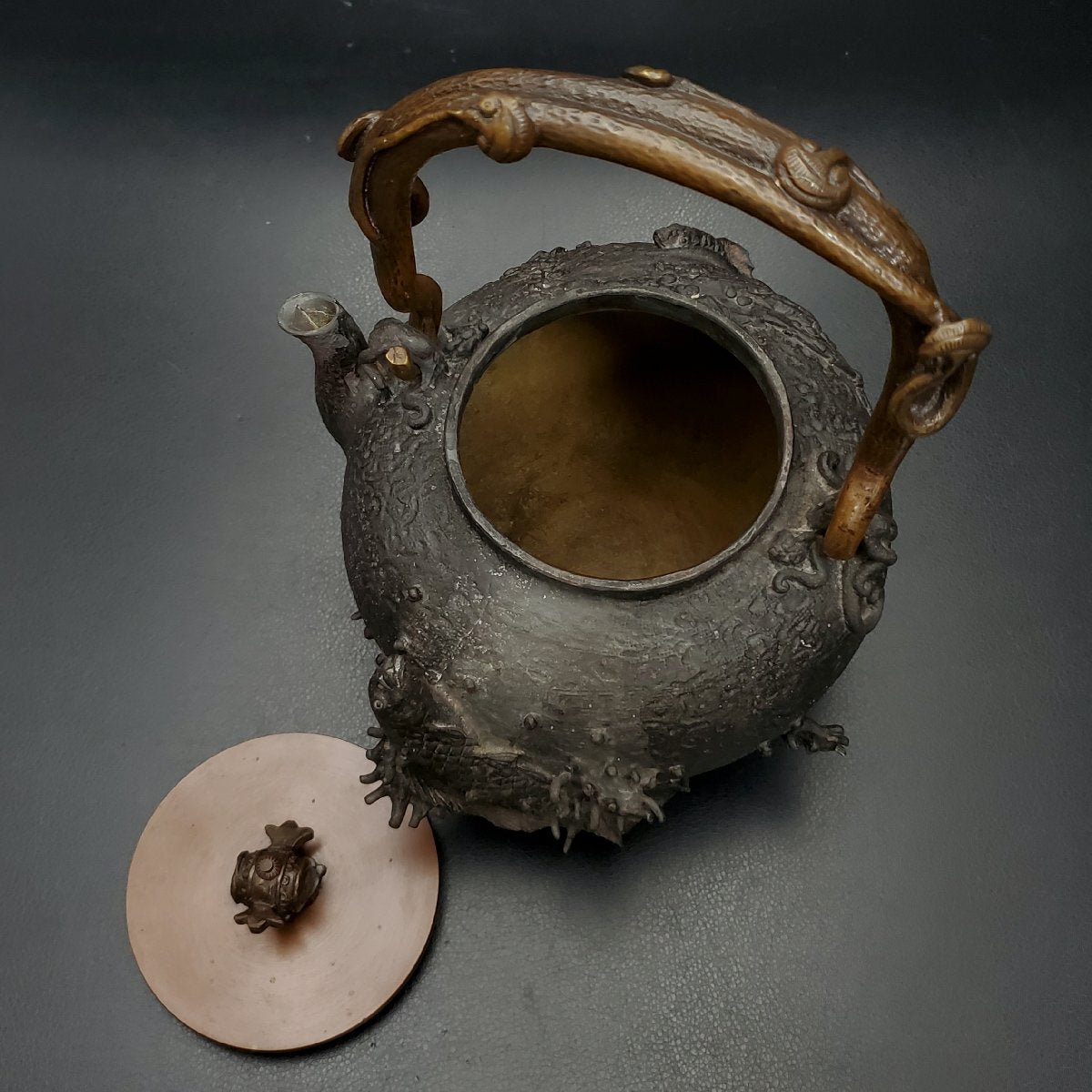 Japanese Iron Kettle by Kameido / Gyokuzōdō · Carp & Waterfall Relief Tetsubin · Wood-Handled Lid · 1855g Body · Sencha Tea Utensil