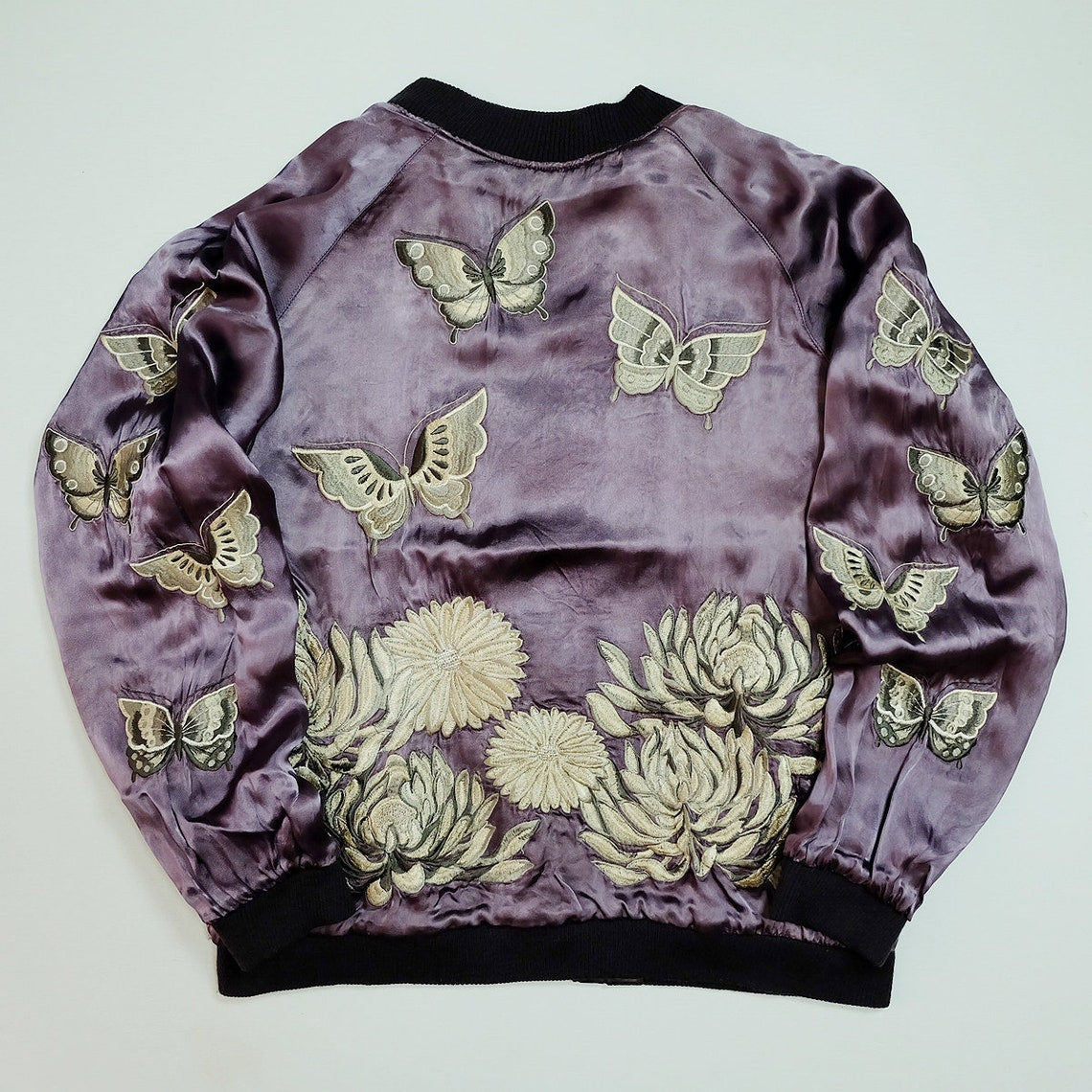 CHIC SEXY RARE VINTAGE JAPANESE JAPAN YOKOSUKA JUMPER GREEN GRAY CHOCHO BUTTERFLIES BUTTERFLY FLOWER FLOWERS FLORAL TATTOO ART EMBROIDERY EMBROIDERED BOMBER SUKAJAN SOUVENIR JACKET TOUR JACKET ( SIZE : L )
