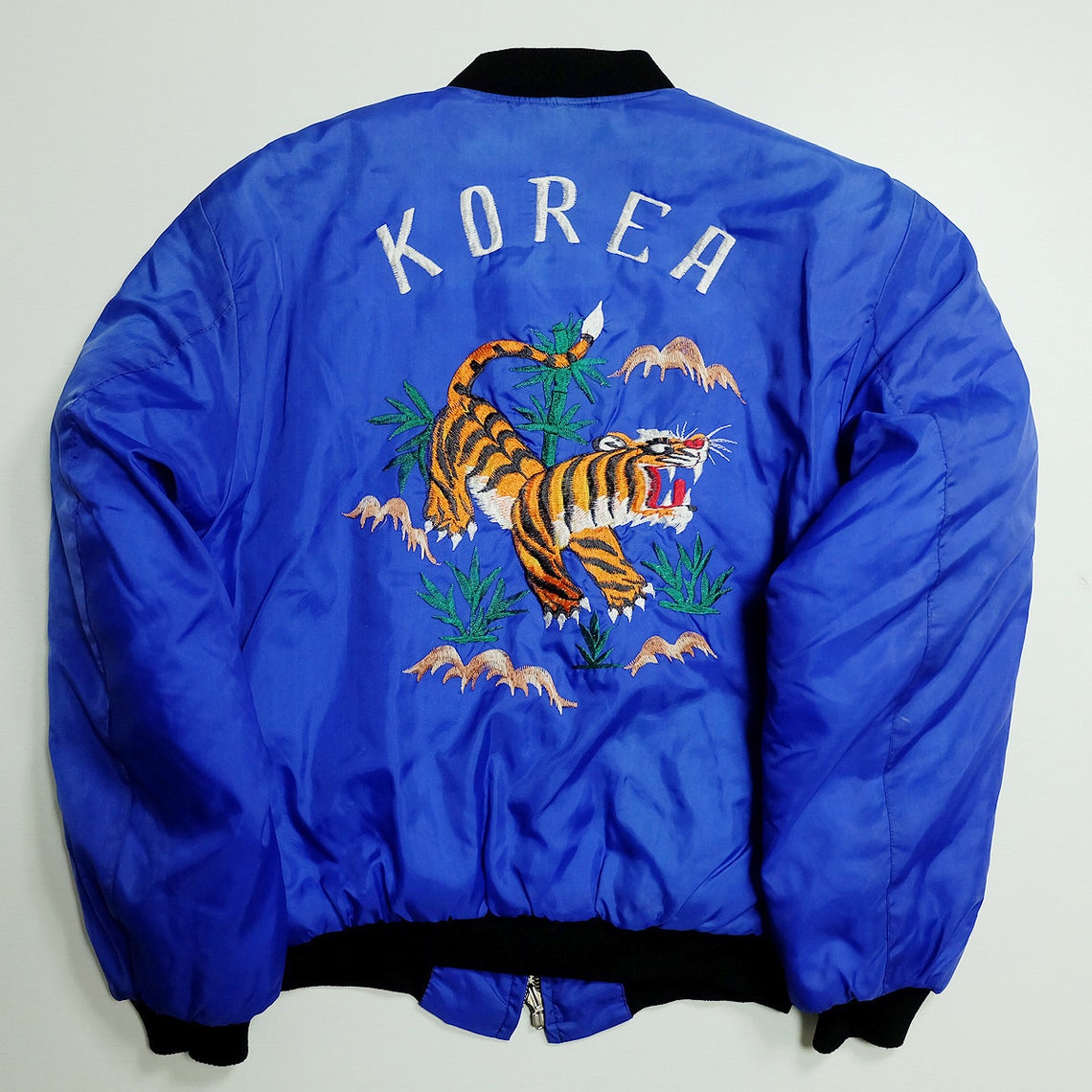 KPOP K-pop Bigbang Vintage Japanese Japan Royal Blue Tiger Tora KOREA Tattoo Art Embroidery Embroidered Bomber Sukajan Souvenir Jacket ( SIZE: 38 / S)