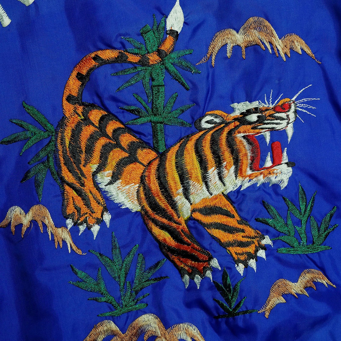 KPOP K-pop Bigbang Vintage Japanese Japan Royal Blue Tiger Tora KOREA Tattoo Art Embroidery Embroidered Bomber Sukajan Souvenir Jacket ( SIZE: 38 / S)