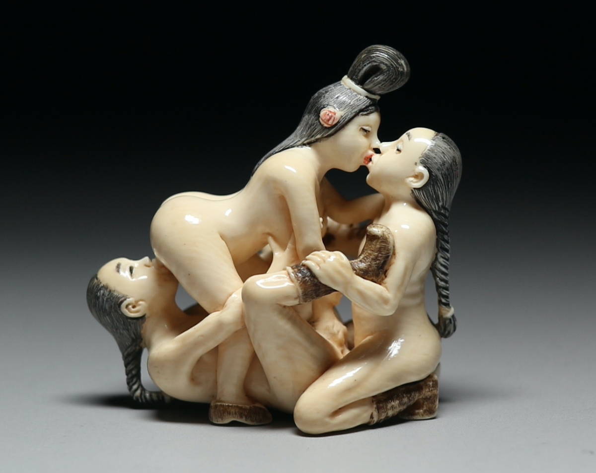 Japanese Erotica Shunga Sensual Foreplay Fetish Maiko Oiran Geisha Bijin Threesome Orgy Sagemono Okimono Doll Statue Art