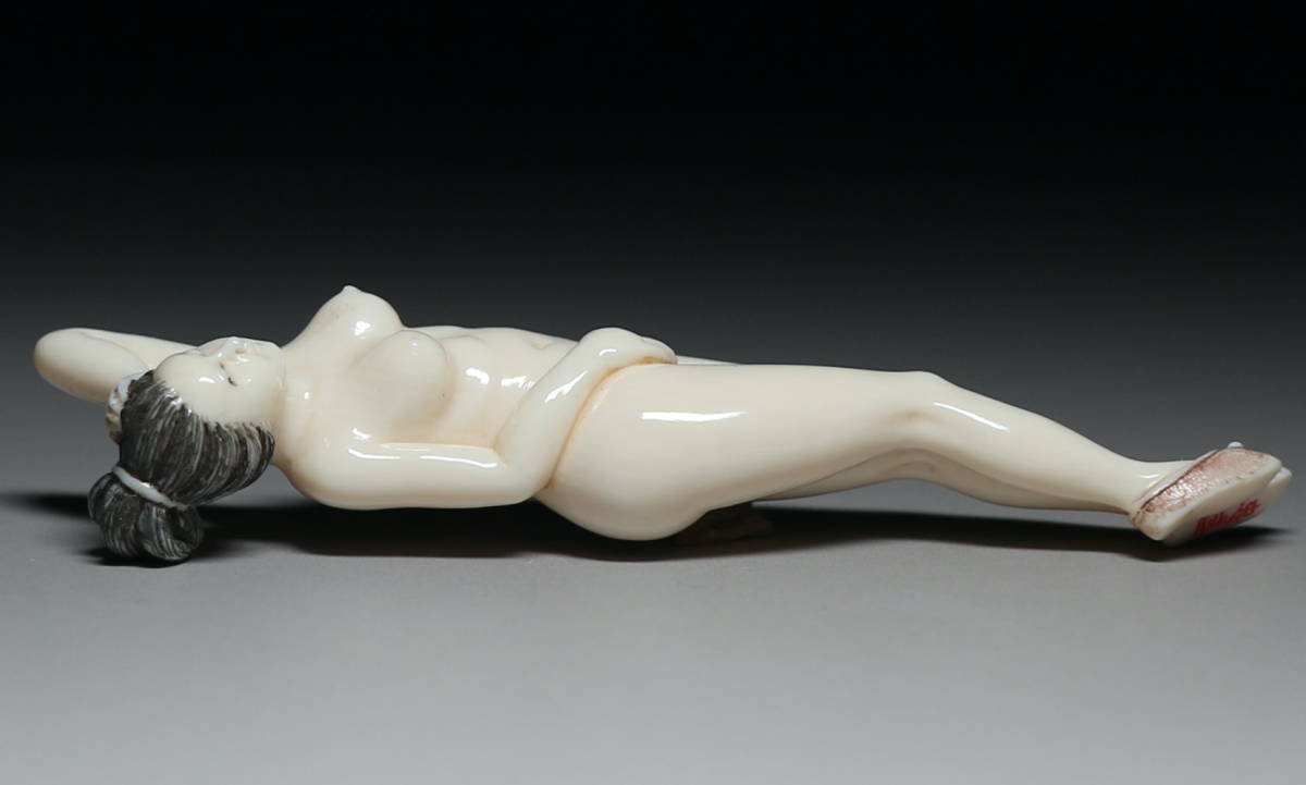 Japanese Erotica Shunga Lying Bijin Nude Girl Woman Sagemono Netsuke Okimono Doll Statue Art