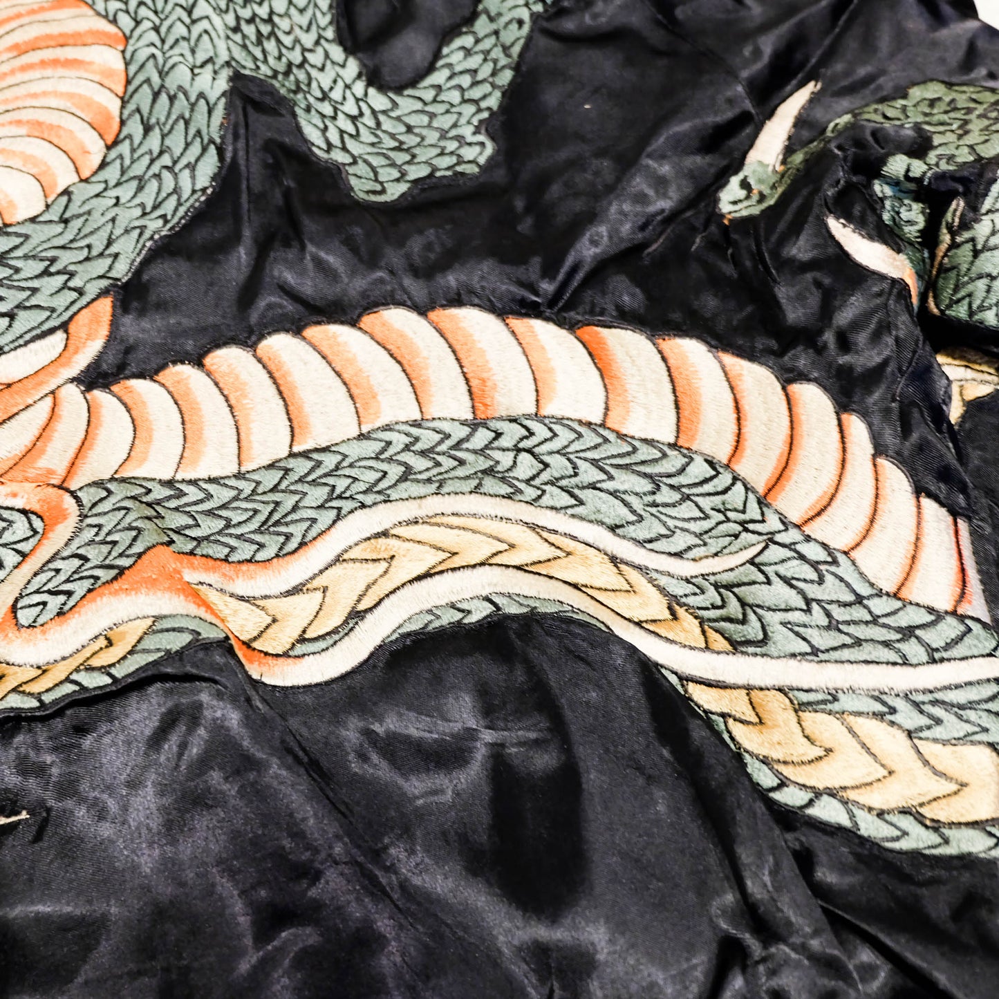 Yakuza Yanki Style Dragon Sukajan Jacket Japanese Embroidered Souvenir Jacket – Black Velvet Dragon Streetwear Artwear Size M