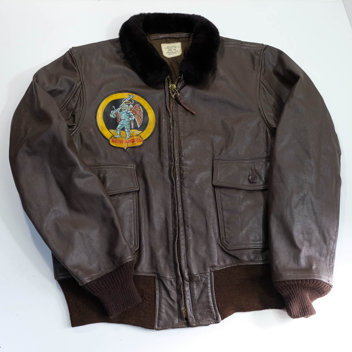 Chaqueta de vuelo G-1 de la Marina de EE. UU. de 1977, de Ralph Edwards, arte pin-up pintado en la nariz «Iron Angel», MIL-J-7823E, talla 44