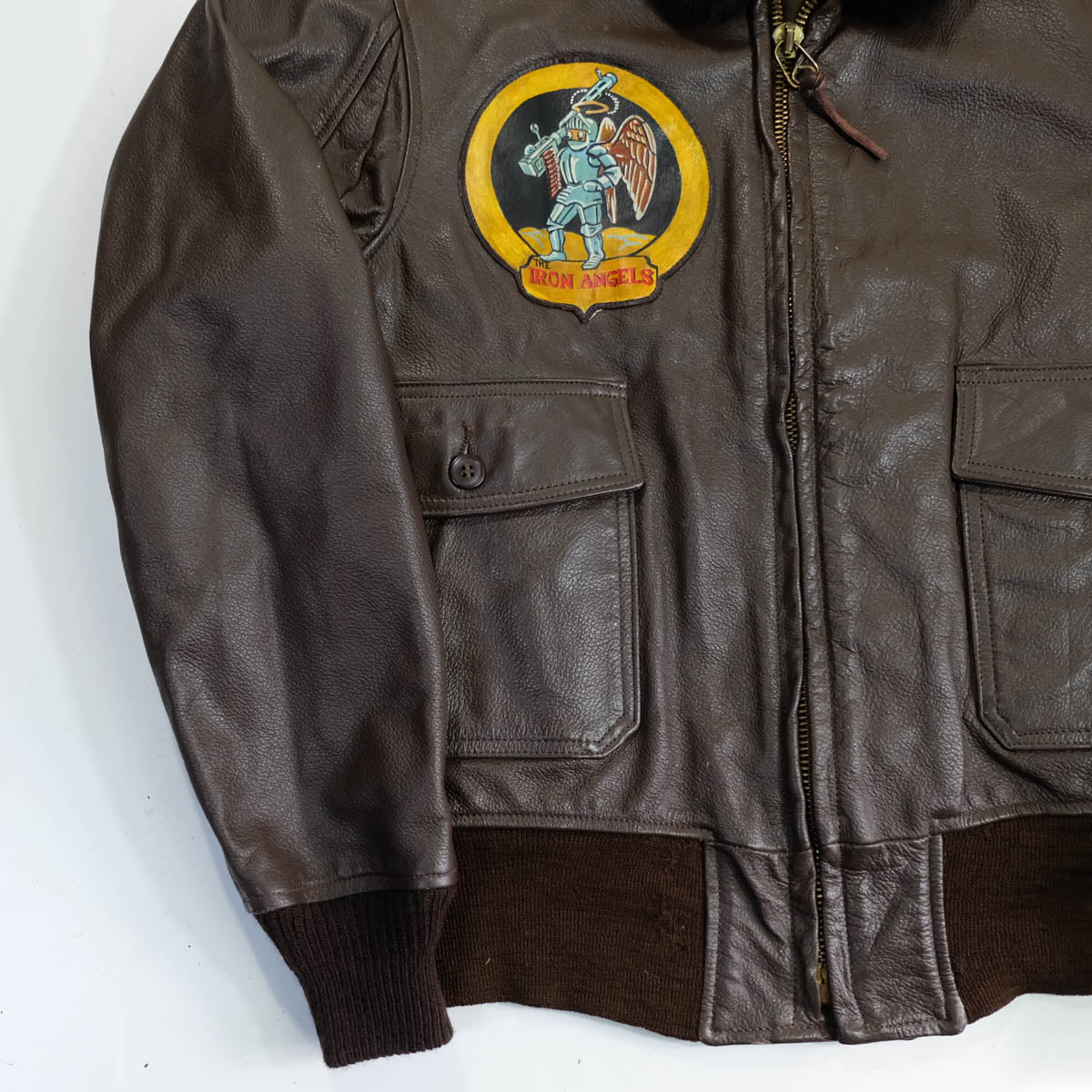 Chaqueta de vuelo G-1 de la Marina de EE. UU. de 1977, de Ralph Edwards, arte pin-up pintado en la nariz «Iron Angel», MIL-J-7823E, talla 44