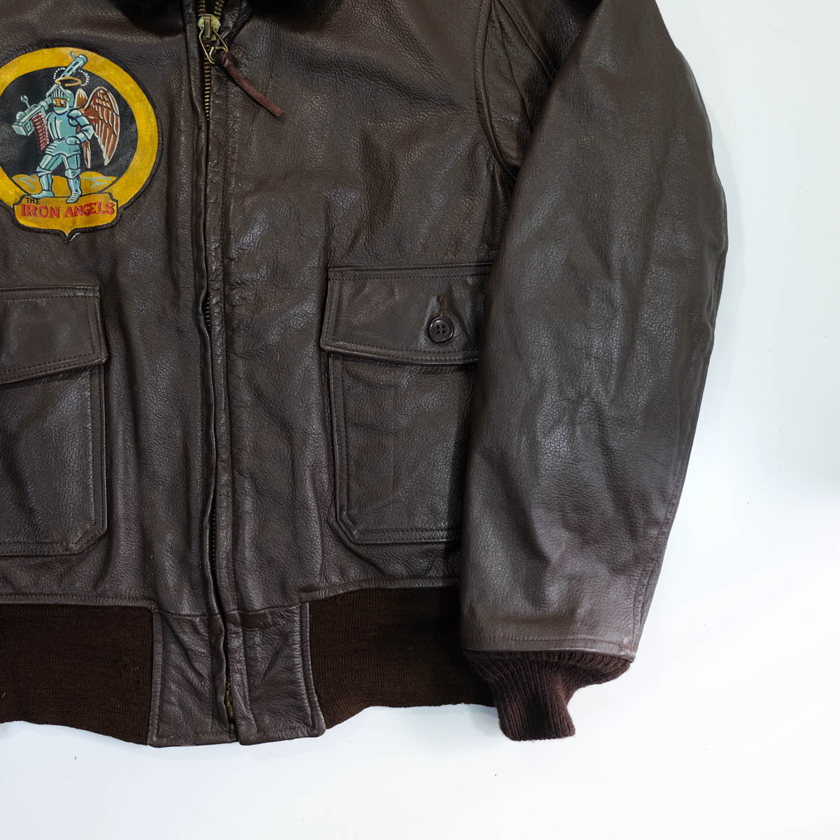 Chaqueta de vuelo G-1 de la Marina de EE. UU. de 1977, de Ralph Edwards, arte pin-up pintado en la nariz «Iron Angel», MIL-J-7823E, talla 44