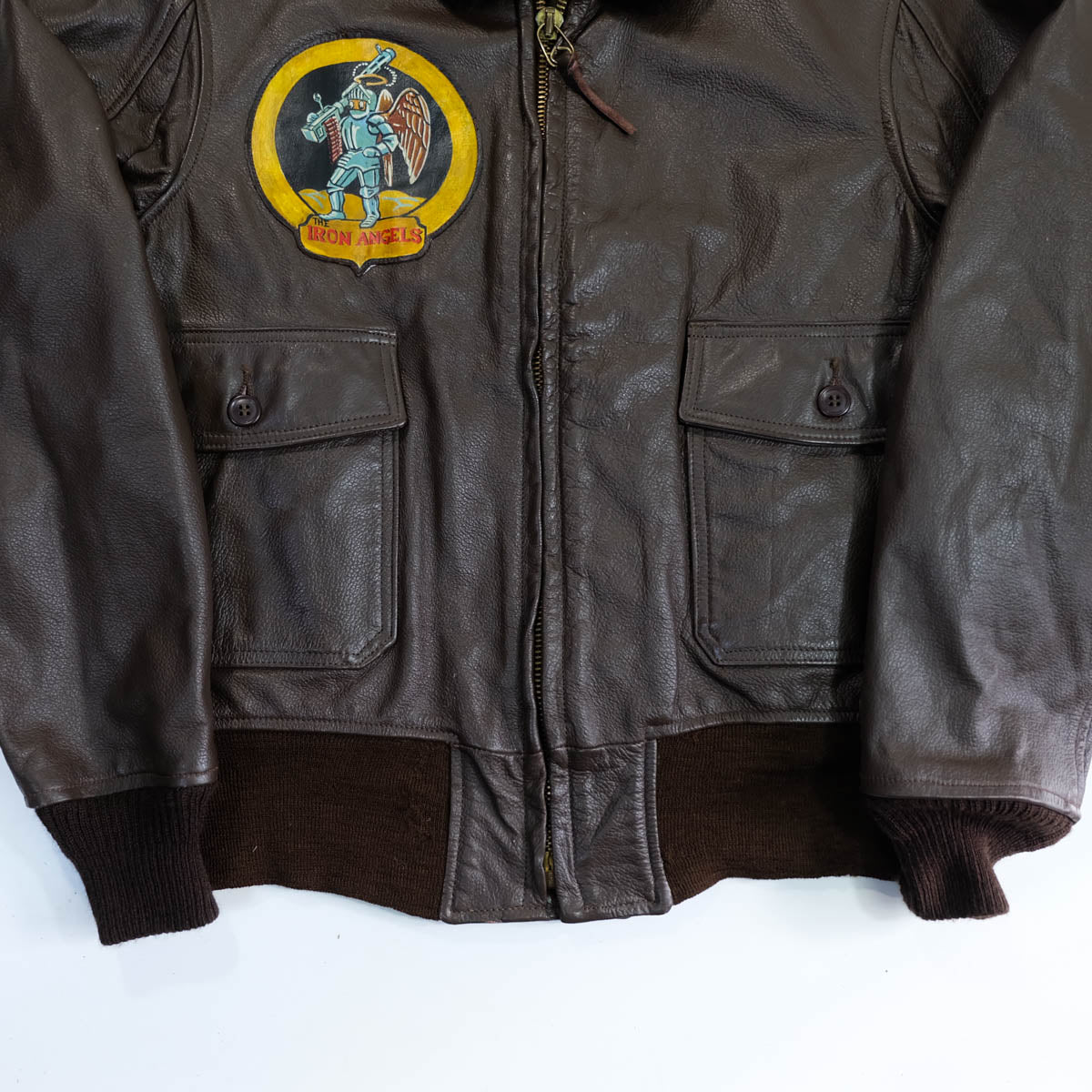 Chaqueta de vuelo G-1 de la Marina de EE. UU. de 1977, de Ralph Edwards, arte pin-up pintado en la nariz «Iron Angel», MIL-J-7823E, talla 44