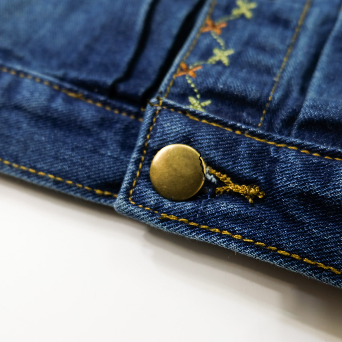 Ladies XL Hummingbird Floral Embroidered Denim Jean Jacket | Blue Vintage Style Trucker Jacket