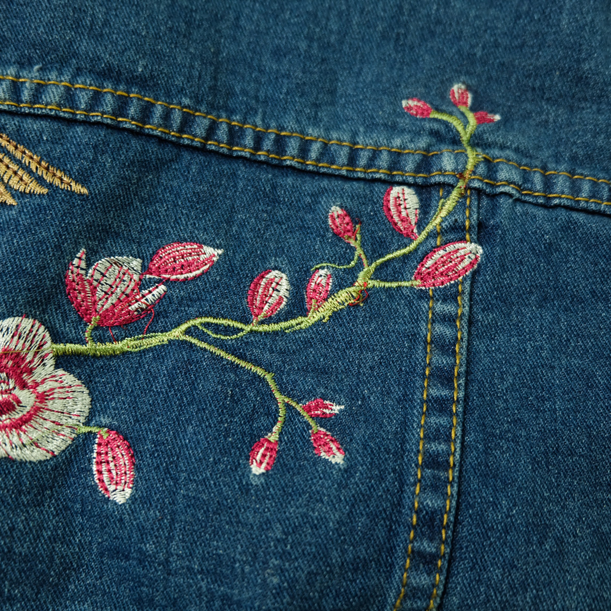 Ladies XL Hummingbird Floral Embroidered Denim Jean Jacket | Blue Vintage Style Trucker Jacket