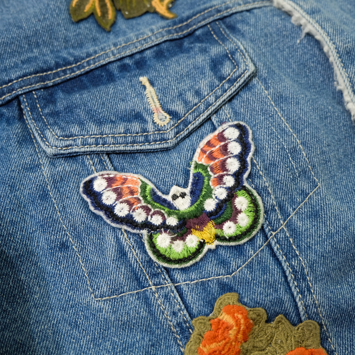 L’Aveugle Par Amour Tiger Embroidered Custom Patches Sherpa Denim Jacket | Butterfly Rose Bird Patch Trucker Coat | Maximalist Streetwear (Copy)