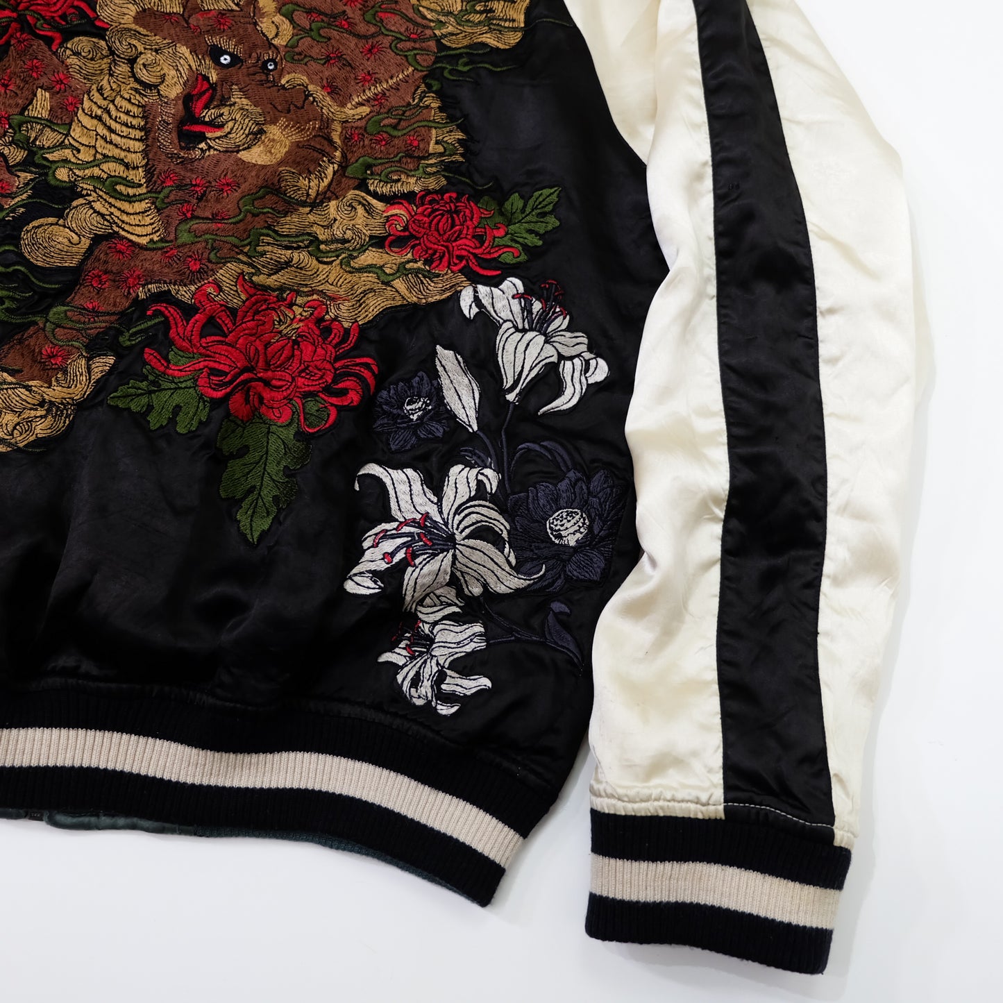 Japanese Appearance Tengoku Tenka Dragon Chrysanthemum Kiku Floral Reversible Sukajan Jacket M | Black Ivory Embroidered Yokosuka Souvenir Bomber