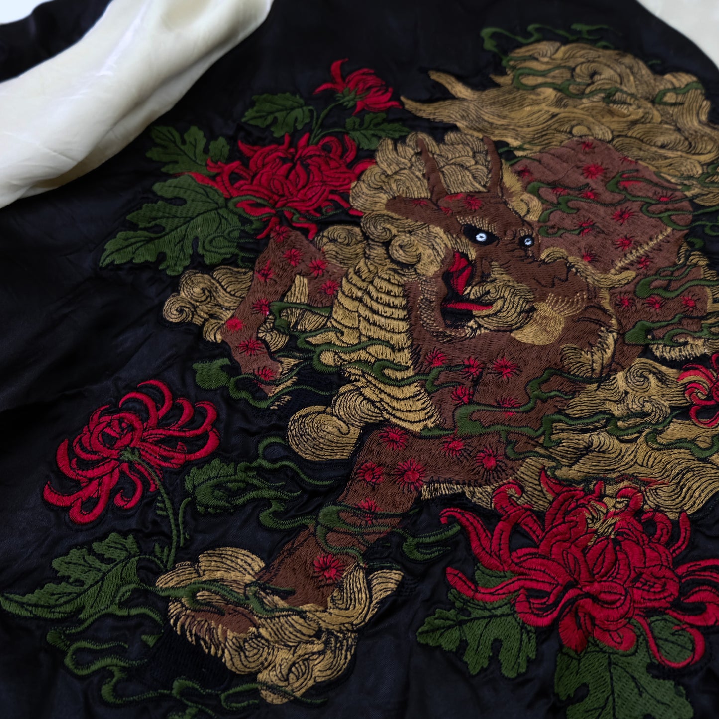 Japanese Appearance Tengoku Tenka Dragon Chrysanthemum Kiku Floral Reversible Sukajan Jacket M | Black Ivory Embroidered Yokosuka Souvenir Bomber