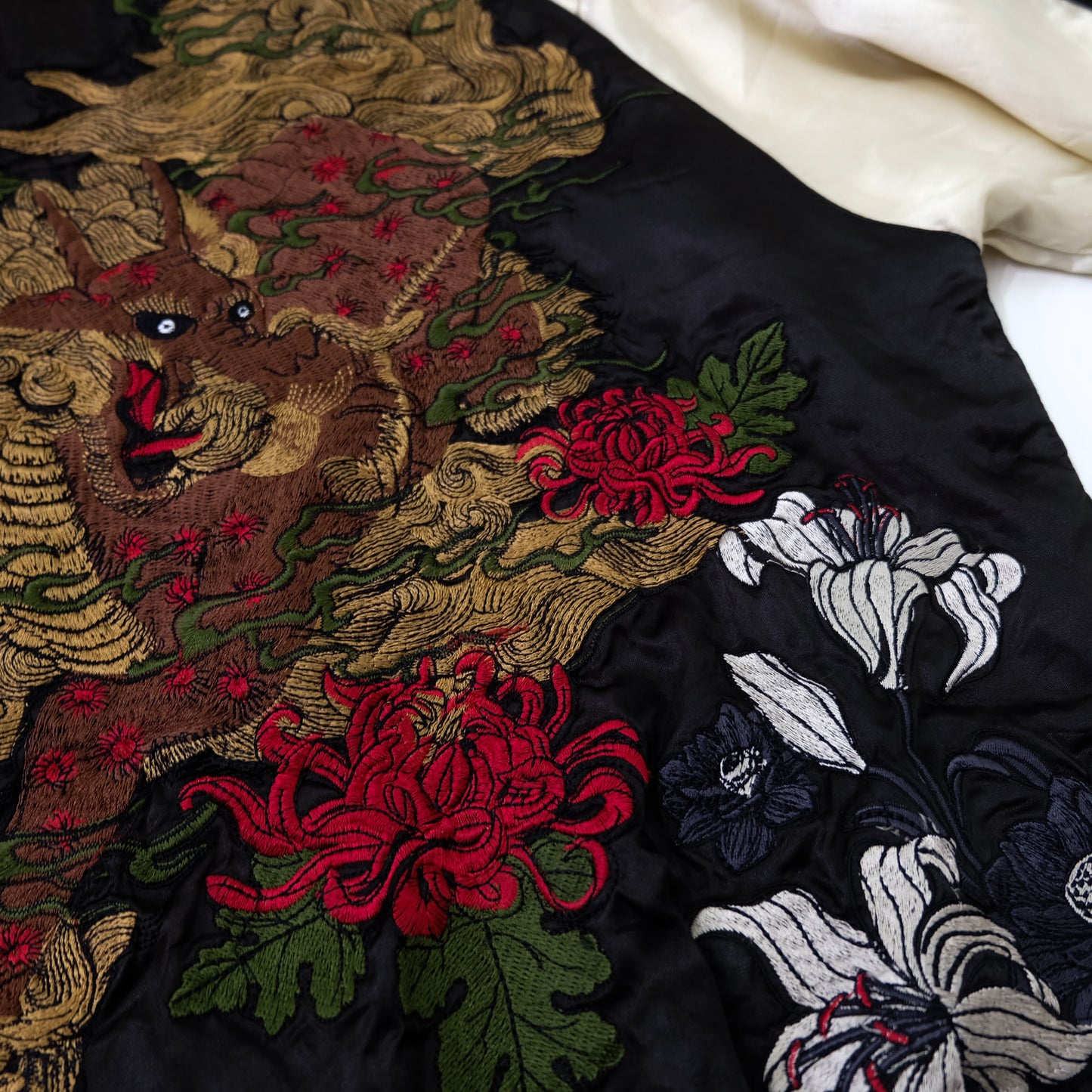 Japanese Appearance Tengoku Tenka Dragon Chrysanthemum Kiku Floral Reversible Sukajan Jacket M | Black Ivory Embroidered Yokosuka Souvenir Bomber