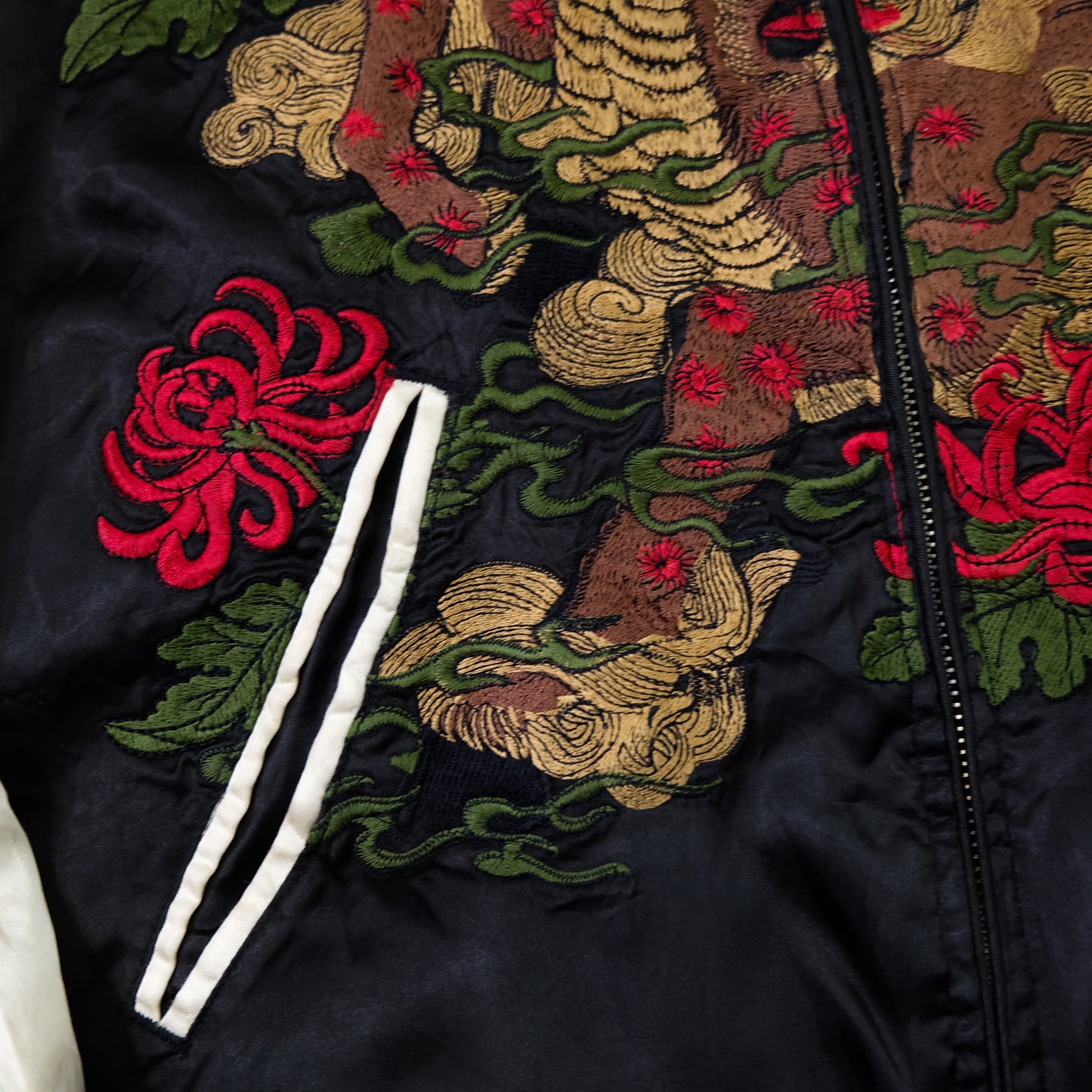Japanese Appearance Tengoku Tenka Dragon Chrysanthemum Kiku Floral Reversible Sukajan Jacket M | Black Ivory Embroidered Yokosuka Souvenir Bomber
