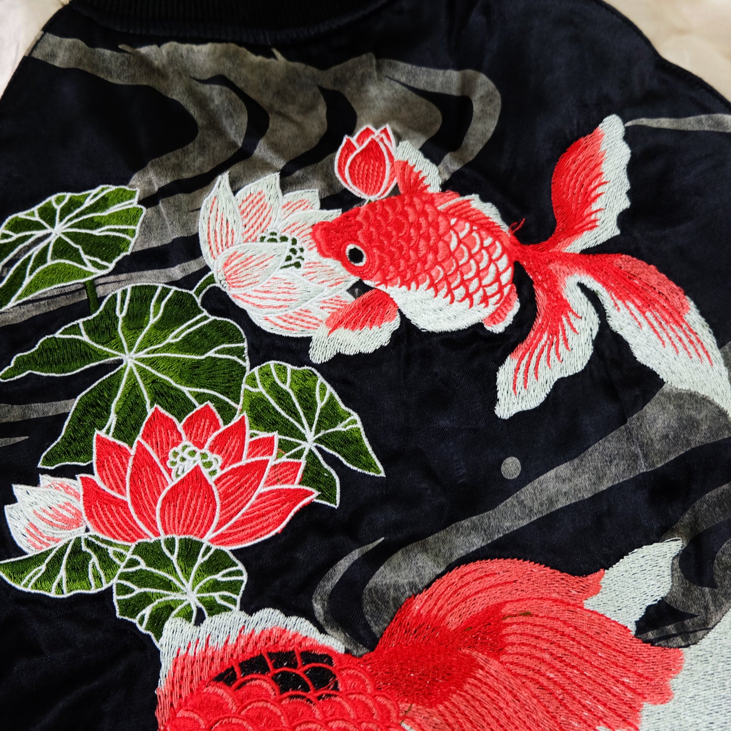 MIYABI MUSUBI Cute Chic Sexy Japanese Japan Kingyo Gold Fish Dragon Nihonga Ukiyoe Art Dragon Embroidered Embroidery Street Fashion Reversible Velvet Sukajan Souvenir Sukajum Skajum Yokosuka Jumper Bomber Jacket ( Size : L )