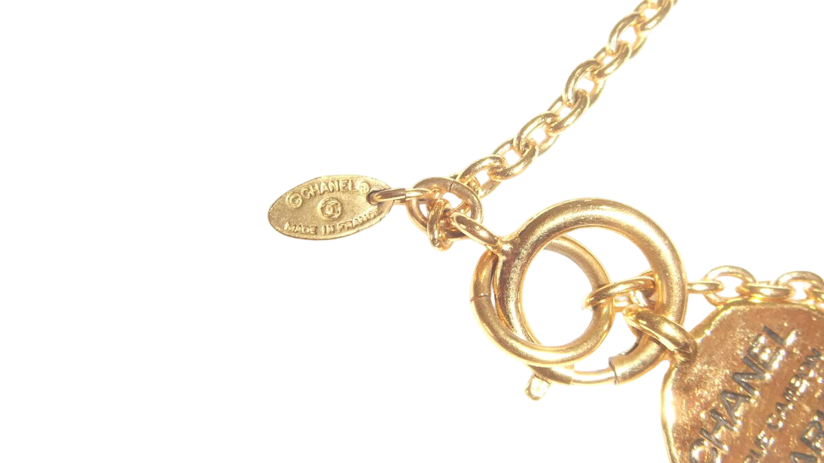 Chanel 31 Rue Cambon medal necklace, gilt chain, vintage – spring-ring clasp and oval tag