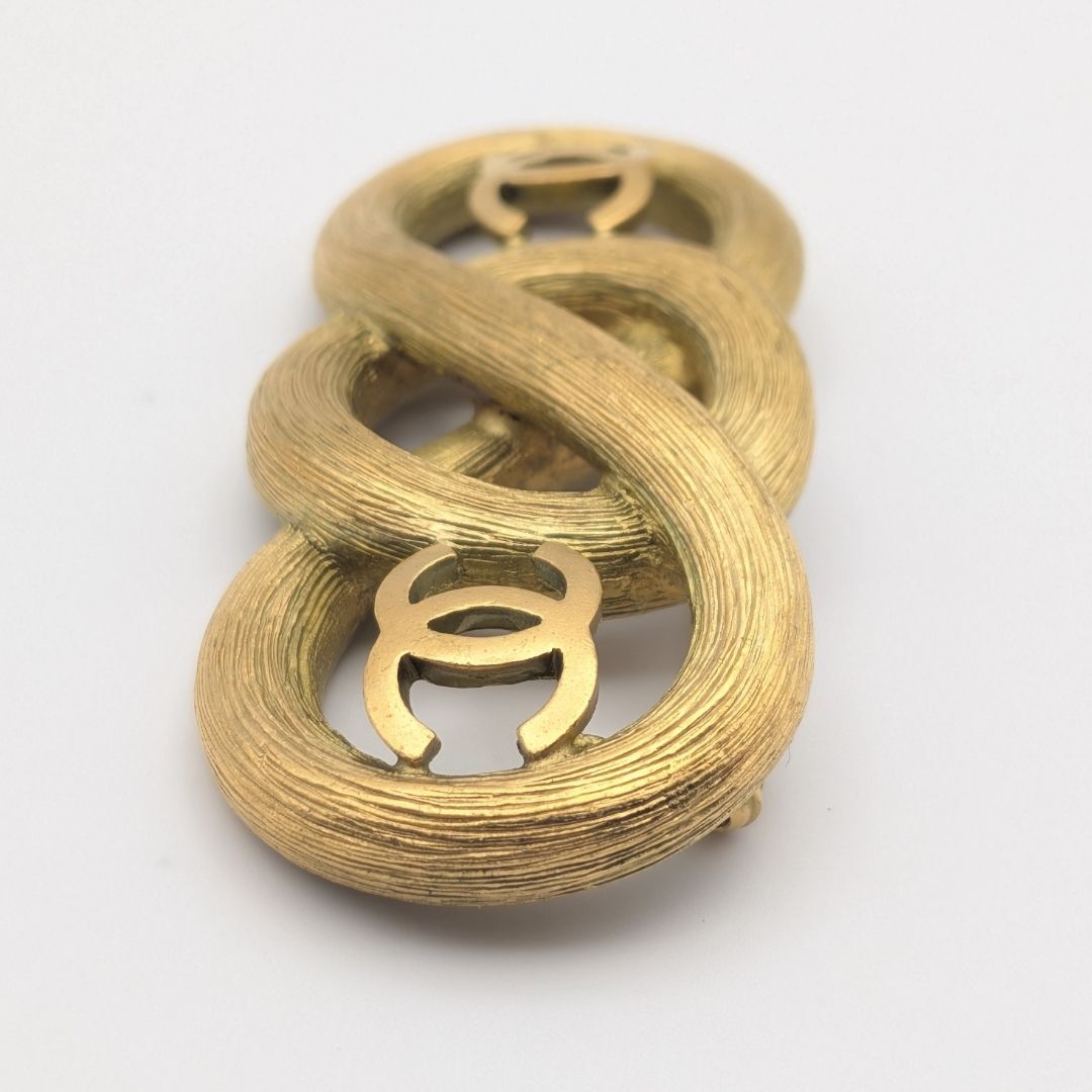 Chanel Twisted Infinity Brooch with Double CC, Gilt, Cruise 1995 (95C), view 2