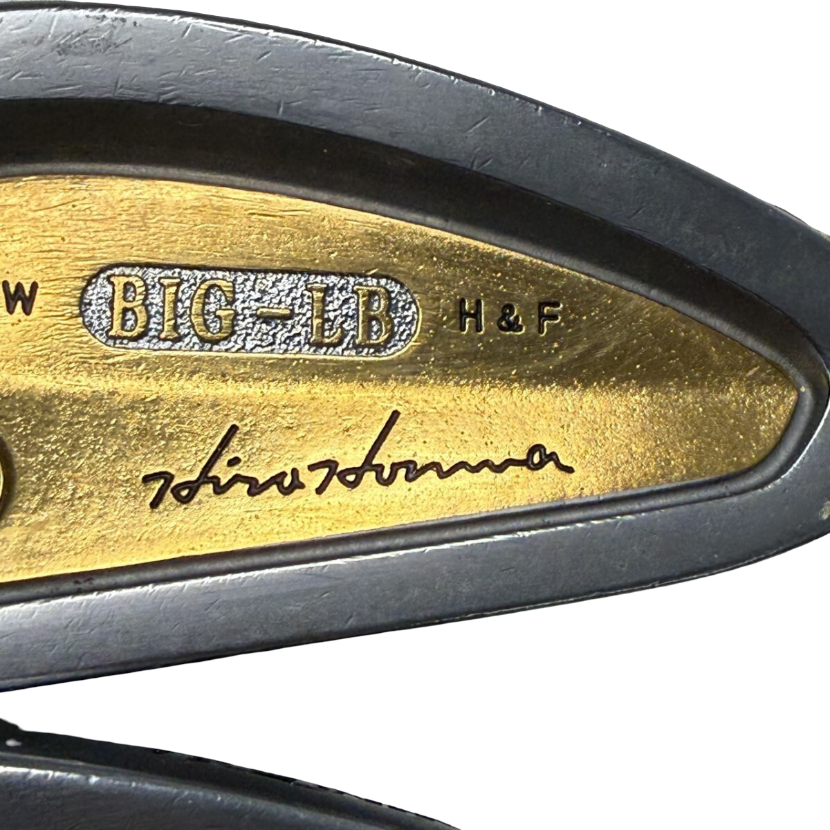 HONMA 24K Gold Coin iron set, 4-Star, 9 clubs 4–11 and SW – cavity badge close-up, BIG-LB H&F lettering