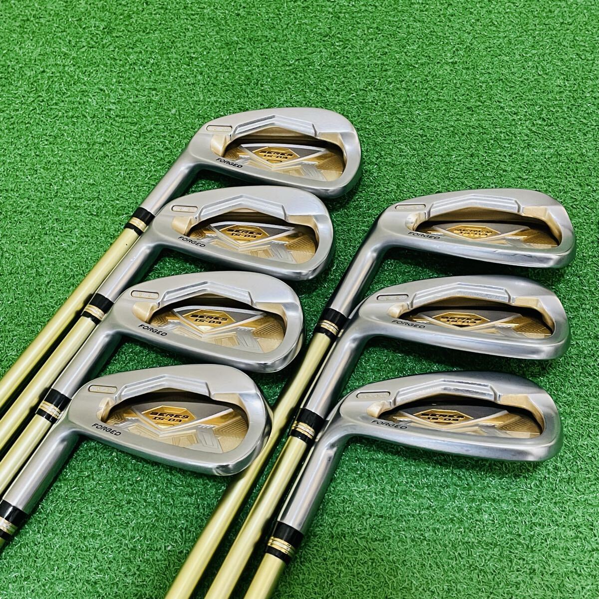 HONMA BERES IS-03 2-Star Iron Set, 5 to 11, 7 Clubs, ARMRQ8 49 Regular Flex, Left-Handed, view 2
